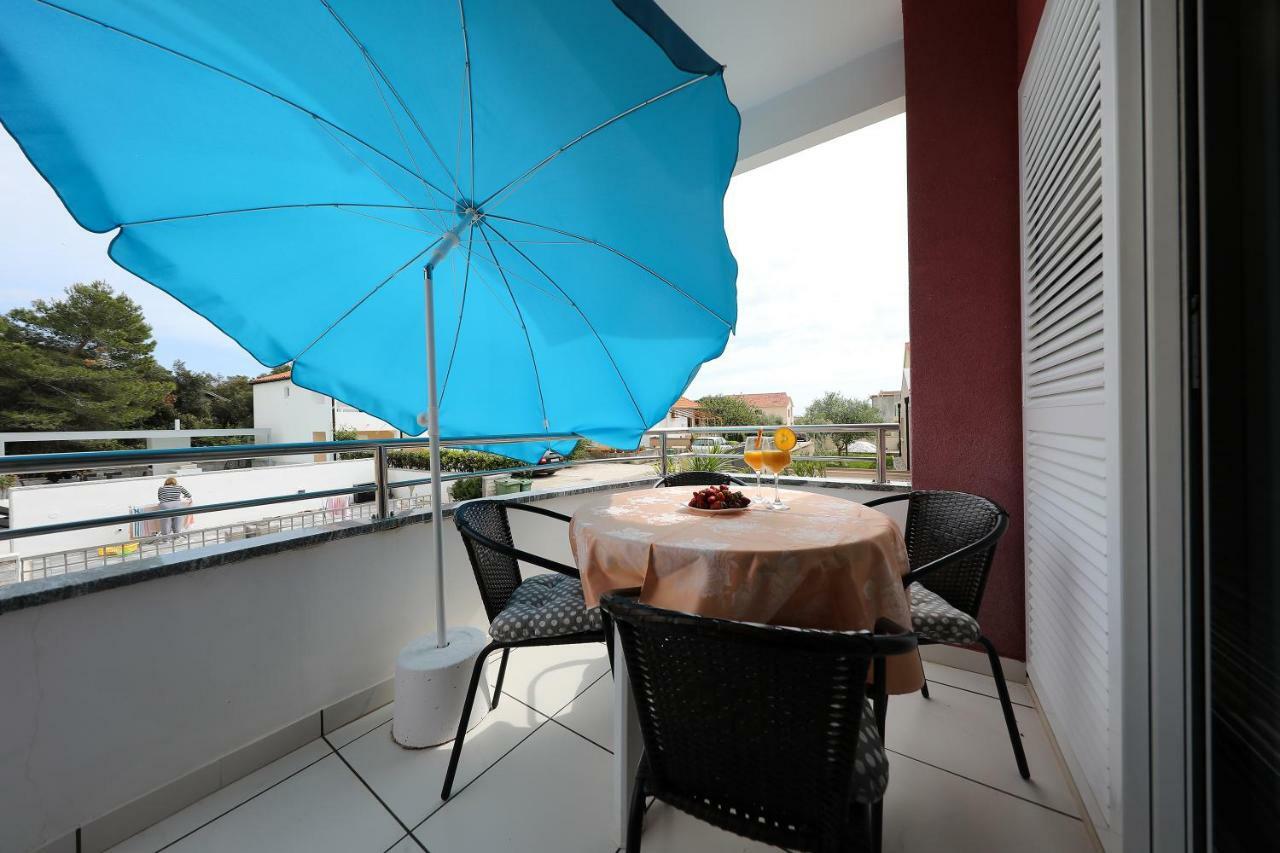 Villa Pino With Pool, Sauna & Jacuzzi เพทรอซาเน ภายนอก รูปภาพ