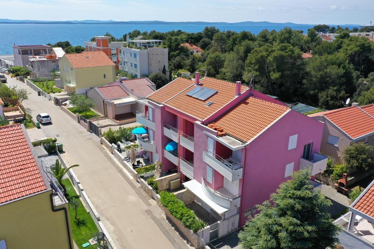 Villa Pino With Pool, Sauna & Jacuzzi เพทรอซาเน ภายนอก รูปภาพ